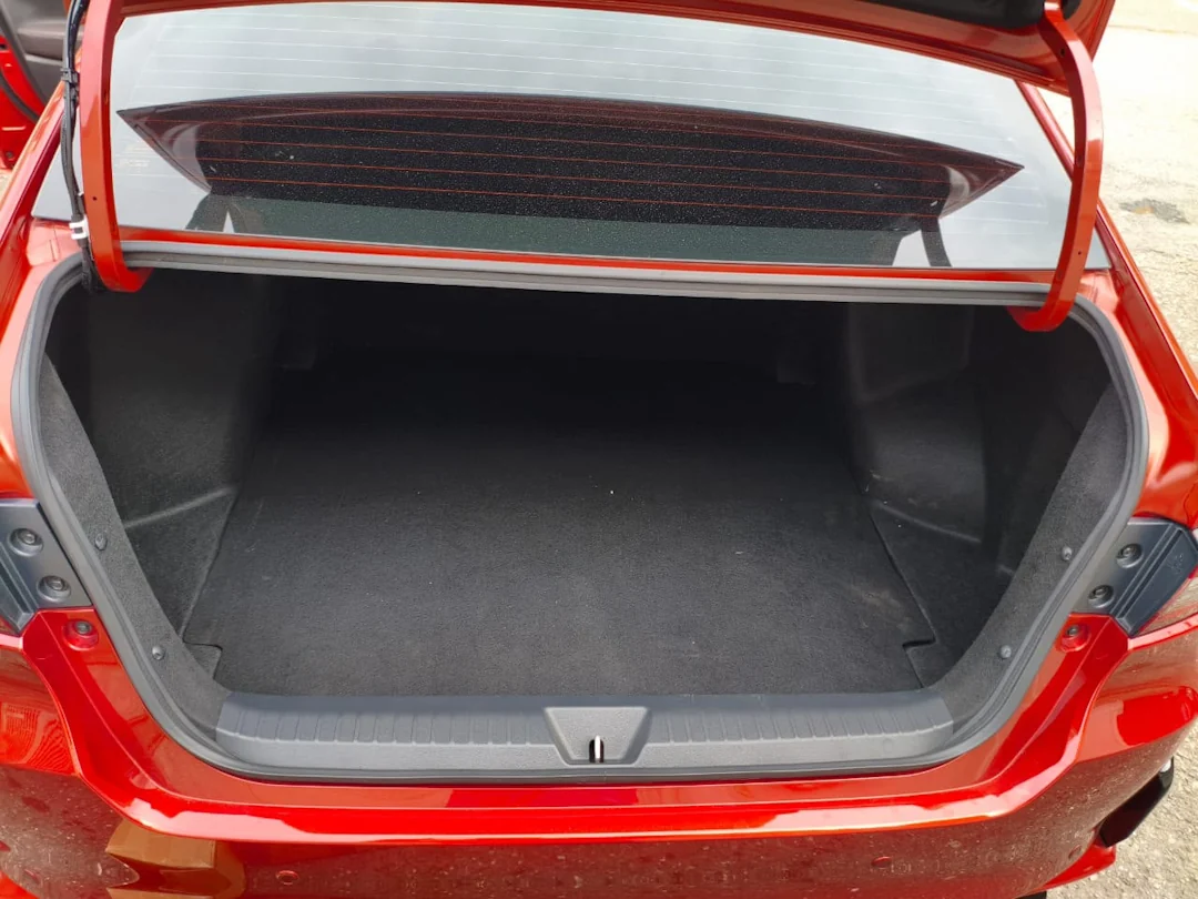 Yaris G Rojo 2025